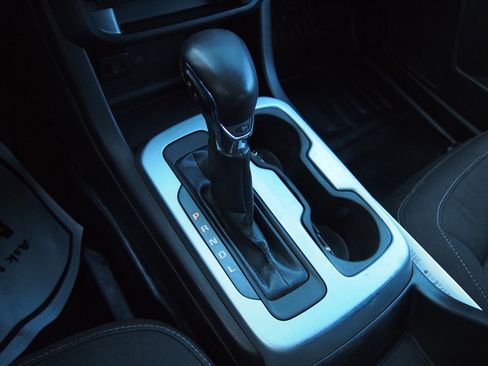 Used 2022 Chevrolet Colorado LT w/ Fleet Safety Package image 19