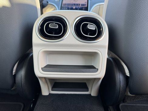 Used 2024 Mercedes-Benz C 300 Sedan image 9