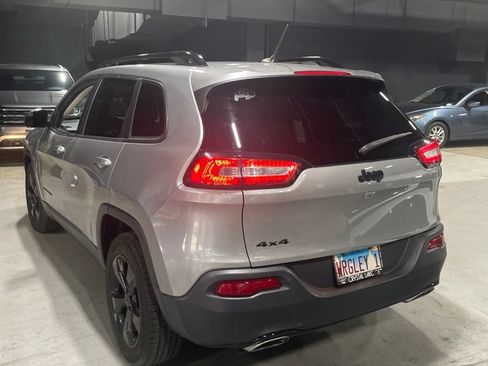 Used 2015 Jeep Cherokee Latitude w/ Comfort/Convenience Group AWD/4WD image 3