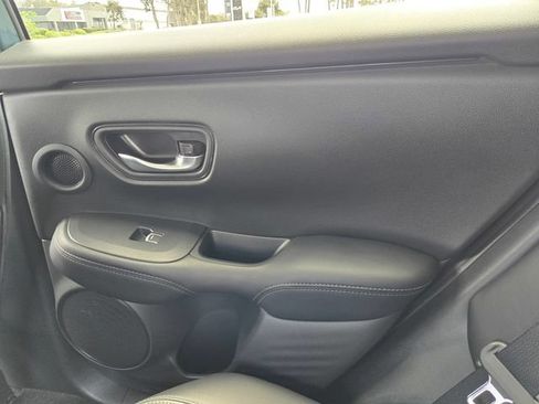 Used 2025 Honda HR-V EX-L image 12