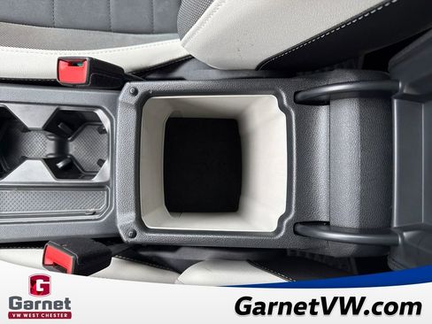 Certified 2025 Volkswagen Taos SE image 25