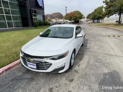 Used 2021 Chevrolet Malibu LS image 2