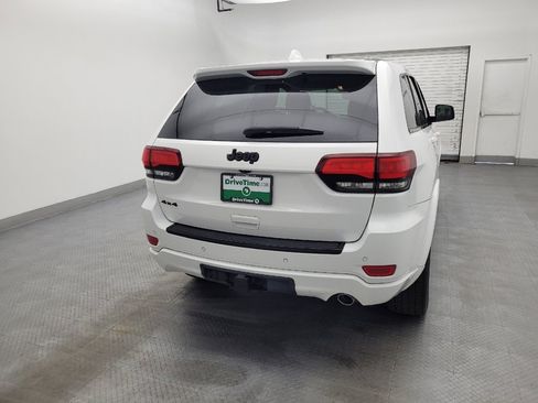 Used 2017 Jeep Grand Cherokee Altitude AWD/4WD image 7