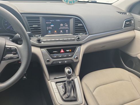 Used 2017 Hyundai Elantra SE FWD image 17