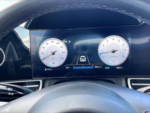 Used 2023 Hyundai Elantra Limited FWD image 19