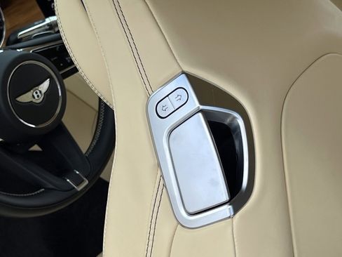 Used 2022 Bentley Continental GT image 42