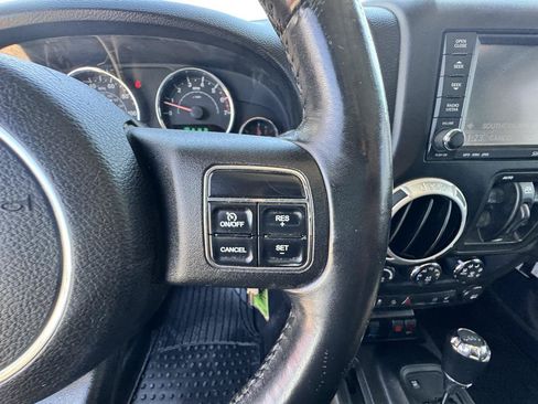 Used 2011 Jeep Wrangler Unlimited Rubicon w/ Connectivity Group AWD/4WD image 24
