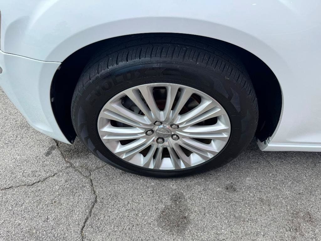 Used 2014 Chrysler 300 C AWD/4WD image 9