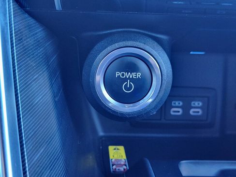 Used 2023 Toyota Venza Limited image 25