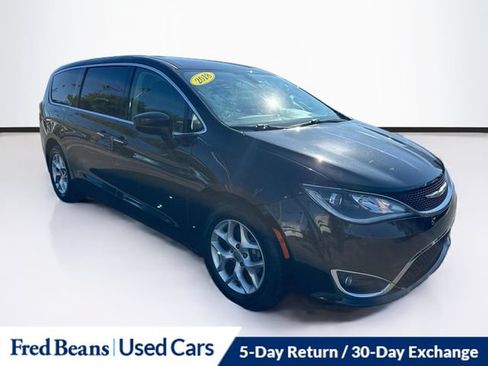 Used 2018 Chrysler Pacifica Touring Plus w/ Tire & Wheel Group FWD image 1