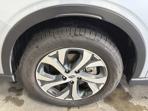 Certified 2022 Subaru Outback Limited image 9