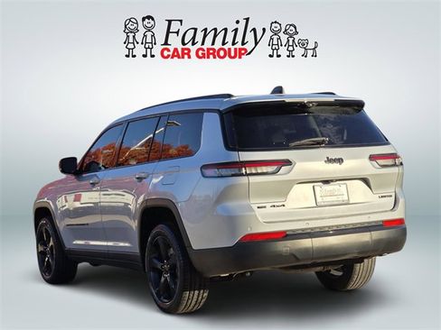 Used 2023 Jeep Grand Cherokee L Limited w/ Luxury Tech Group II image 3