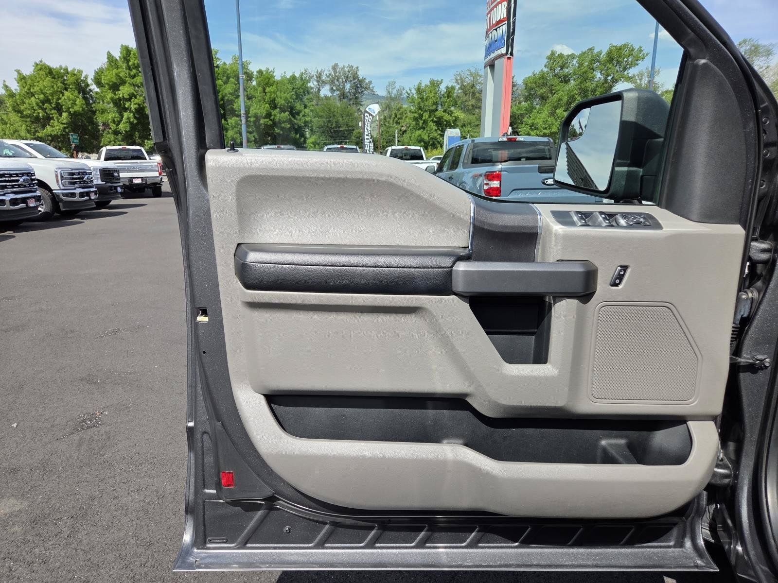 Used 2015 Ford F150 XLT RWD image 12