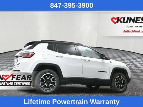 Used 2025 Jeep Compass Trailhawk AWD/4WD image 38