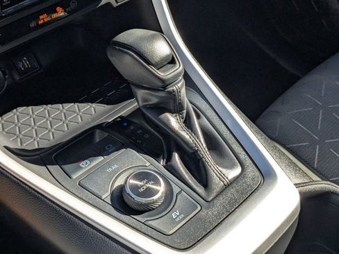 Used 2025 Toyota RAV4 XLE image 18