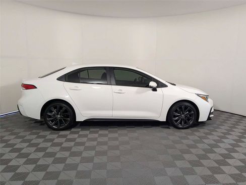 Used 2024 Toyota Corolla SE FWD image 4