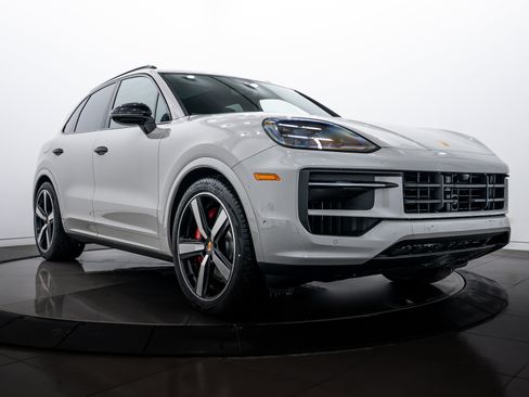 New 2026 Porsche Cayenne S AWD/4WD image 9