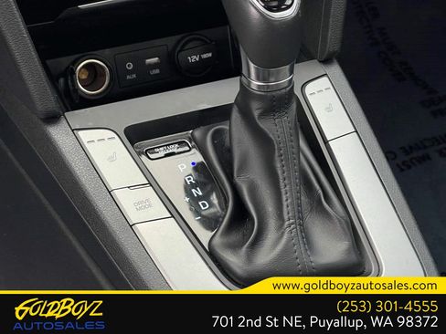Used 2017 Hyundai Elantra Limited w/ Limited Tech Package 04 FWD image 30
