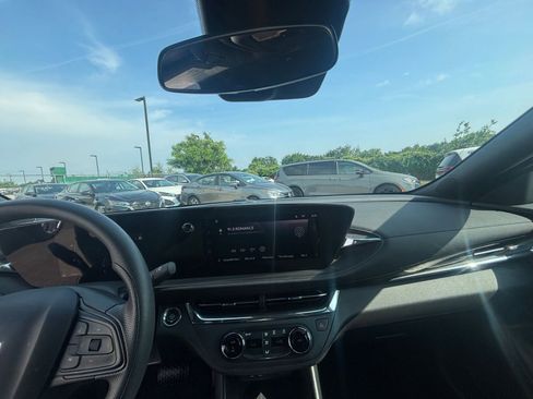 Used 2025 Buick Envista Sport Touring FWD image 32