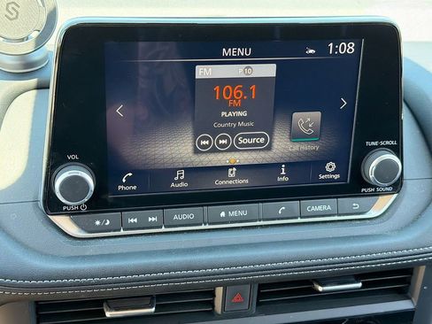 Used 2024 Nissan Rogue SV w/ SV Premium Package image 15