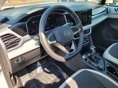 Certified 2025 Volkswagen Taos SE w/ Panoramic Sunroof Package AWD/4WD image 13
