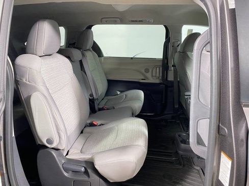 Certified 2024 Toyota Sienna LE image 10