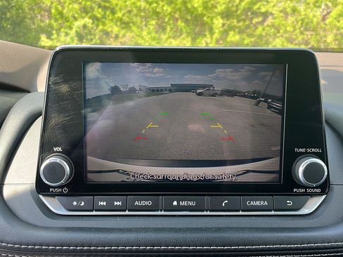 Used 2023 Nissan Rogue S AWD/4WD image 17