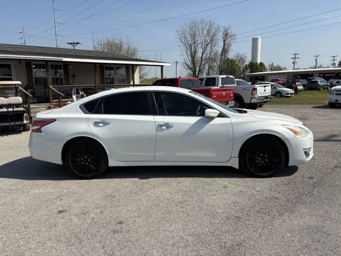 Used 2014 Nissan Altima 2.5 S w/ Display Audio Package image 4