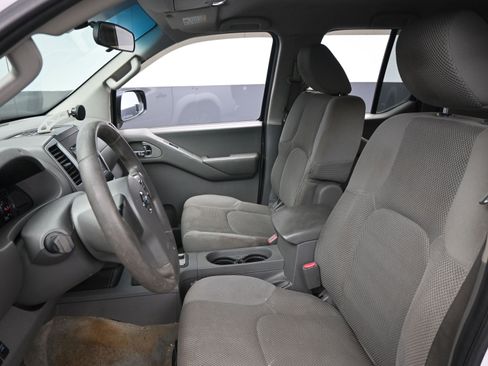 Used 2012 Nissan Frontier SV image 10