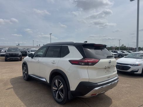 Used 2021 Nissan Rogue Platinum image 12