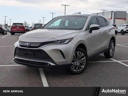 Used 2024 Toyota Venza Limited image 1