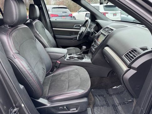 Used 2018 Ford Explorer XLT w/ Equipment Group 202A image 14