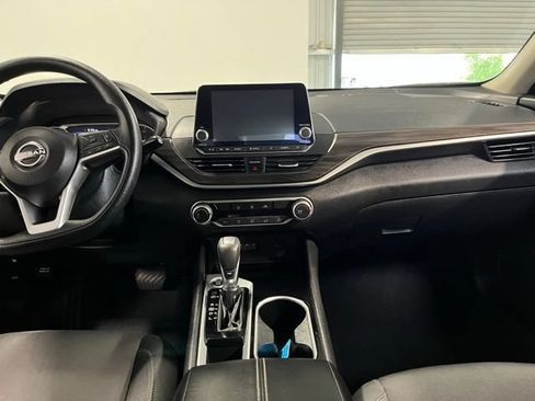 Used 2024 Nissan Altima 2.5 SV FWD image 20