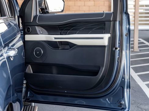 Used 2018 Ford Expedition Platinum RWD image 27