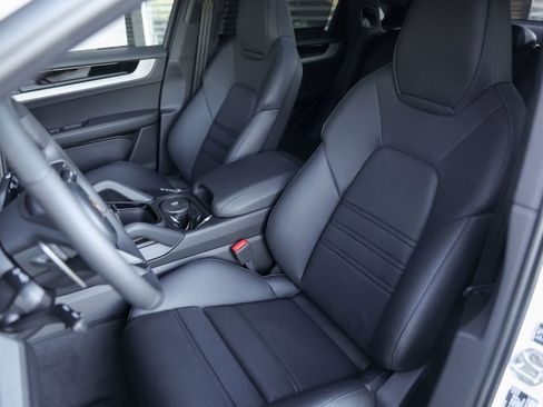 New 2026 Porsche Cayenne E-Hybrid Coupe AWD/4WD image 5