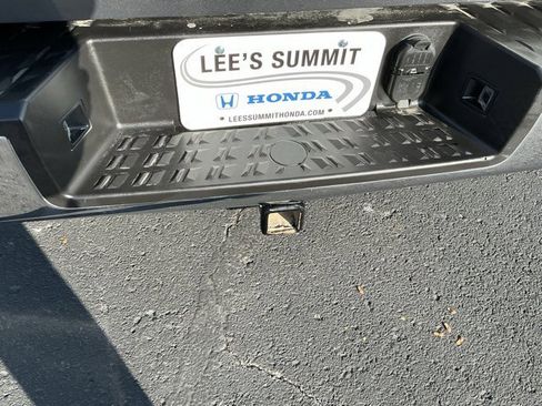 Used 2018 Nissan Titan SV image 5