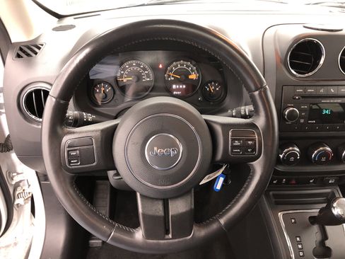 Used 2016 Jeep Patriot High Altitude image 17