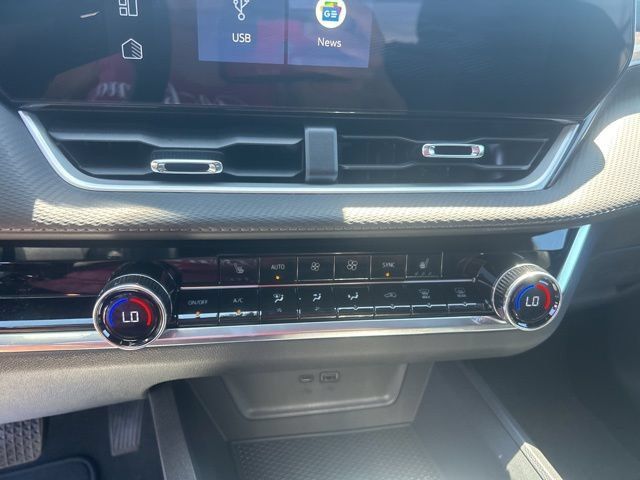 New 2026 Chevrolet Equinox LT w/ Convenience Package II FWD image 25