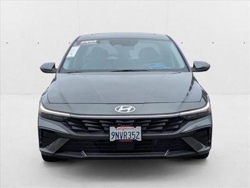Used 2024 Hyundai Elantra Limited image 2