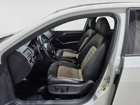 Used 2018 Volkswagen Passat 3.6 FWD image 13
