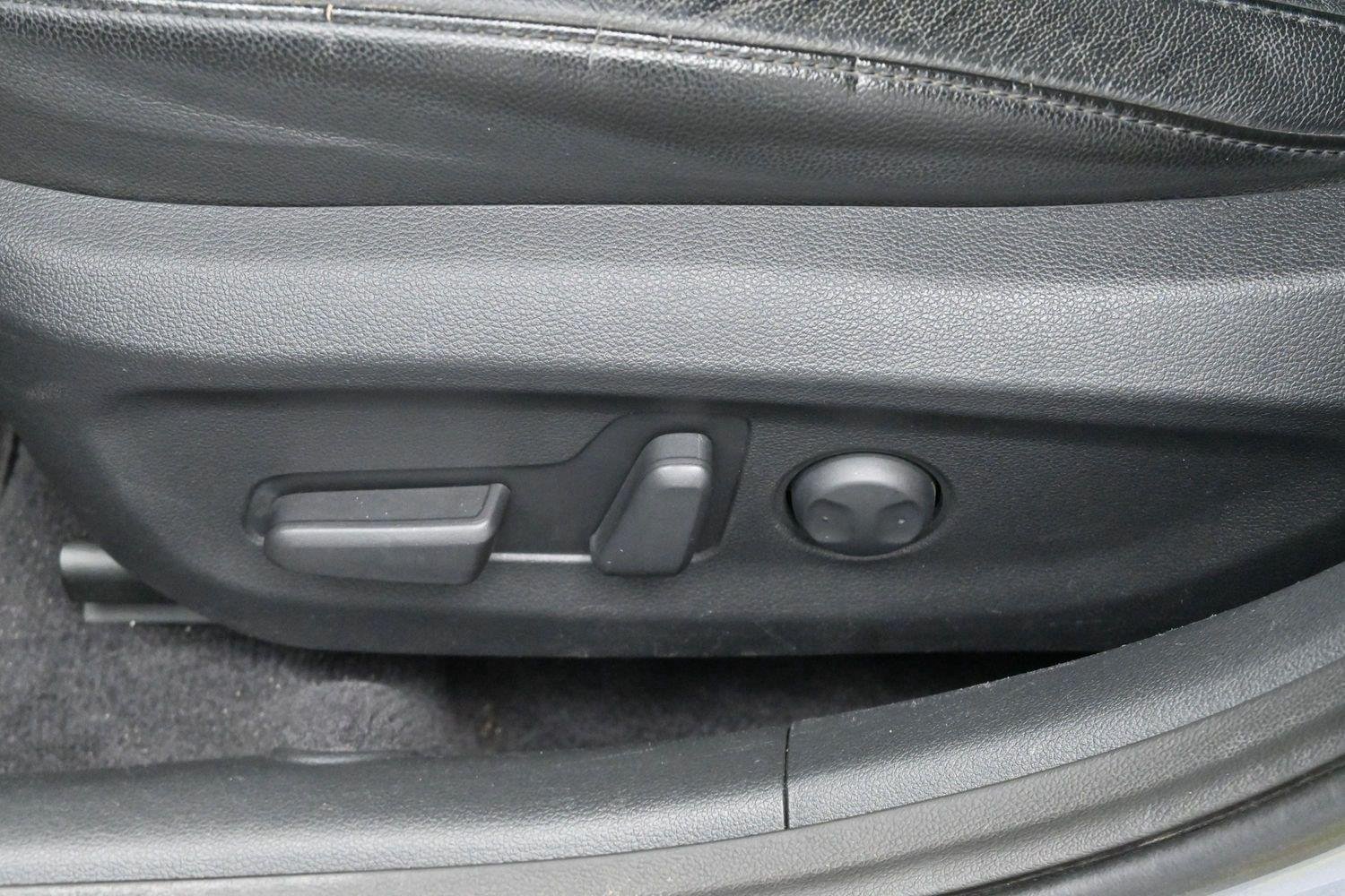 Used 2017 Hyundai Elantra Limited FWD image 13