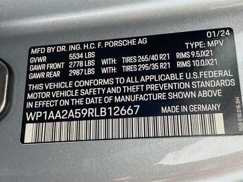 Used 2024 Porsche Macan AWD/4WD image 36