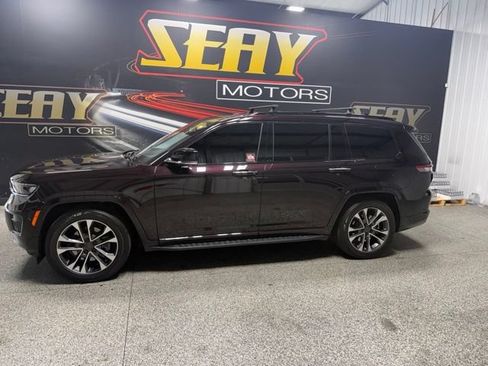 Used 2023 Jeep Grand Cherokee L Overland w/ Advanced Protech Group III AWD/4WD image 3