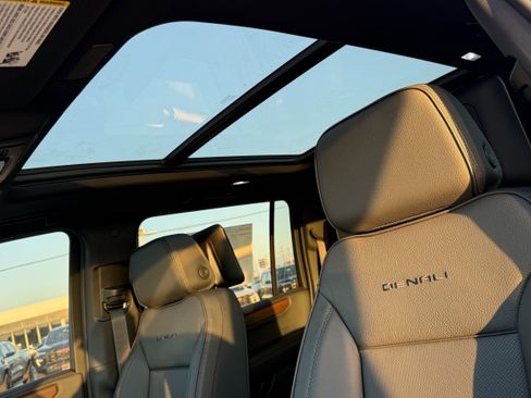 New 2026 GMC Yukon XL Denali w/ Denali Reserve Package image 20