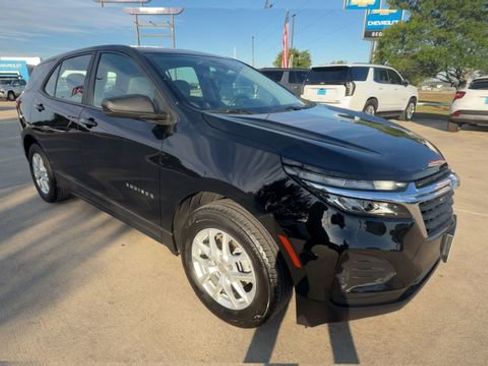 Certified 2024 Chevrolet Equinox LS FWD image 2