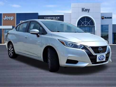 Used 2021 Nissan Versa SV FWD image 6