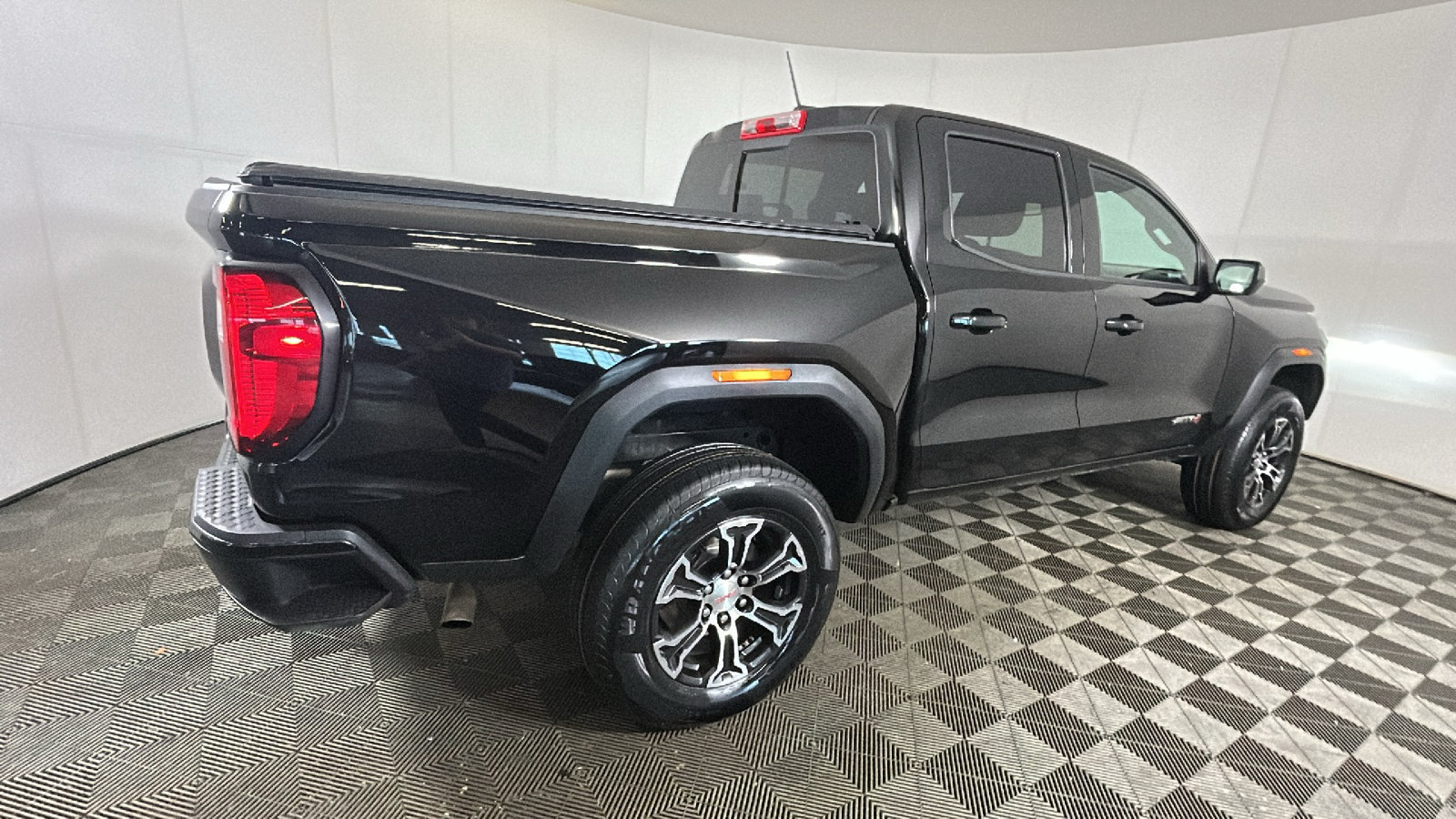 Used 2023 GMC Canyon AT4 AWD/4WD image 3