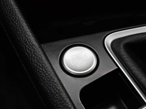 Used 2022 Volkswagen Jetta SE image 29