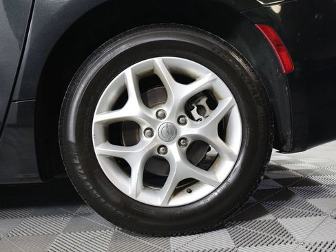 Used 2017 Chrysler Pacifica Touring-L Plus w/ Tire & Wheel Group FWD image 8