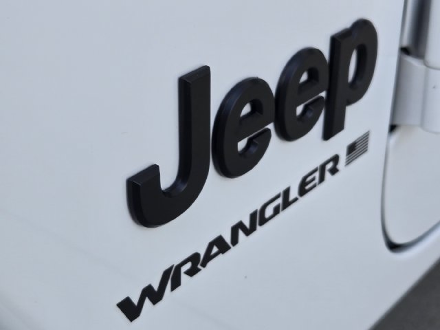 Used 2026 Jeep Wrangler Unlimited Sahara AWD/4WD image 12